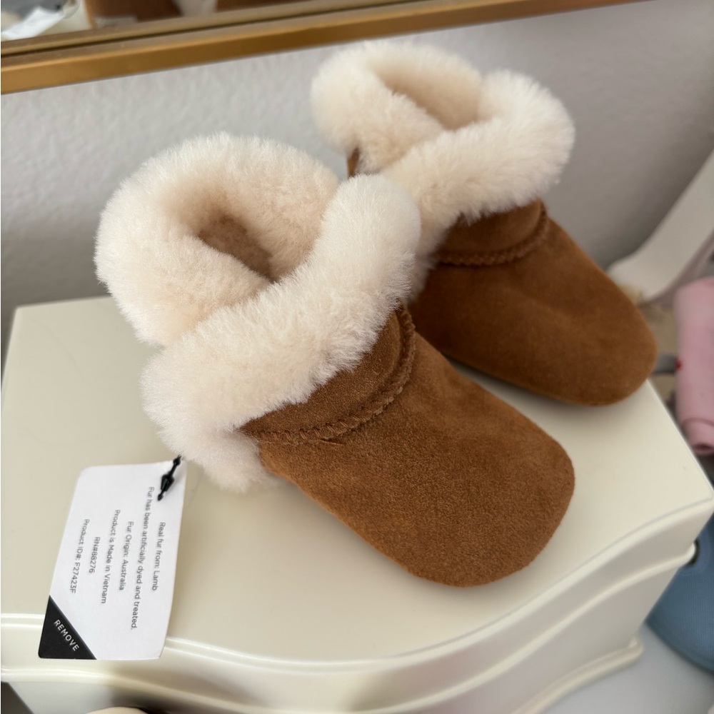Baby girl UGGs size 2/3